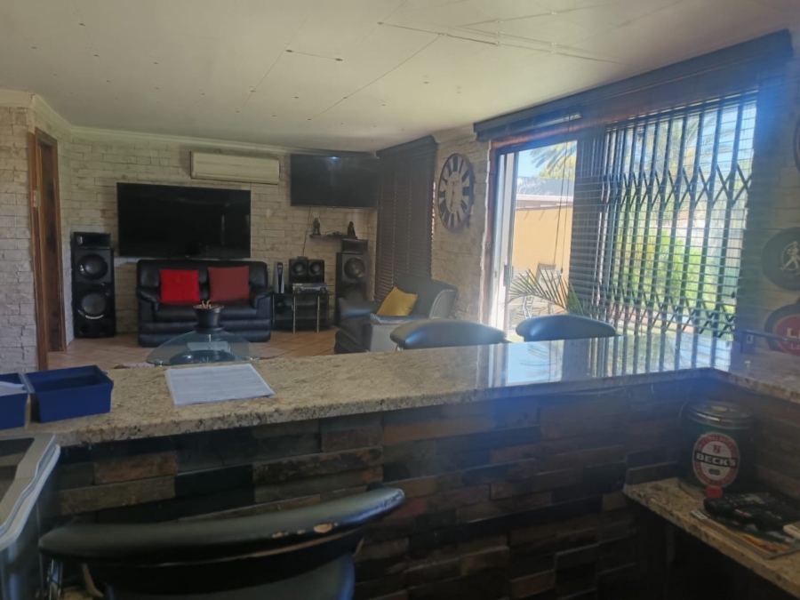4 Bedroom Property for Sale in Rhodesdene Northern Cape